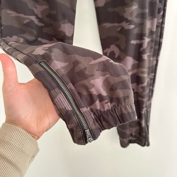 NWT Athleta Farallon Camo Pattern Mid Rise Jogger Green 10 - Picture 10 of 14